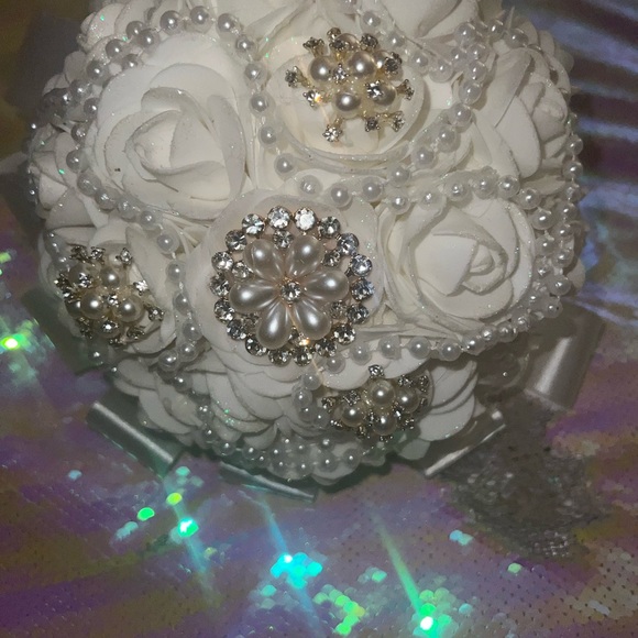Custom Bridal Bouquet with roses Rhinestones & pearls - Picture 1 of 3